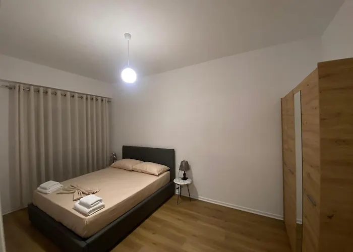 Hena's Apartament Apartament *